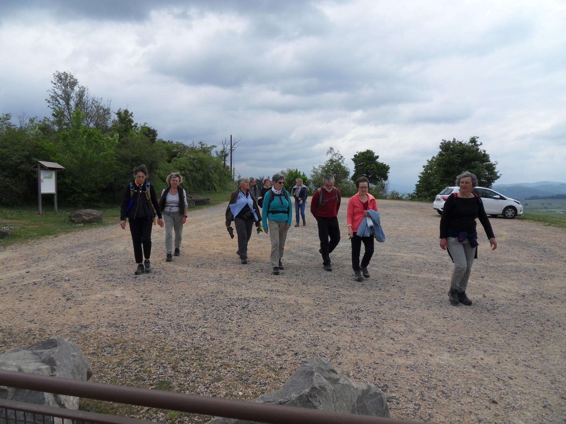 Le groupe arrivant à la carrière.