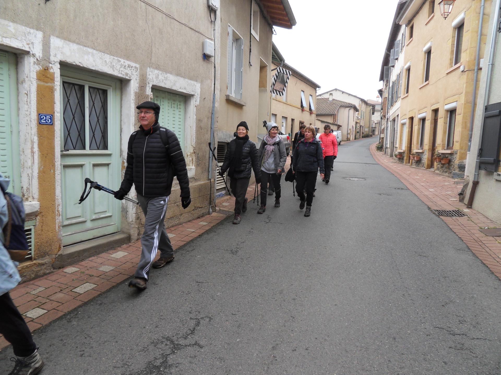 Passage dans le village de Bibost.